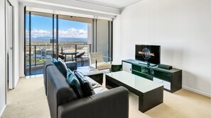 Deluxe Apartment, 2 Bedrooms, Mountain View | Living room