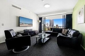 Executive Apartment, 2 Bedrooms, Sea View | Living room