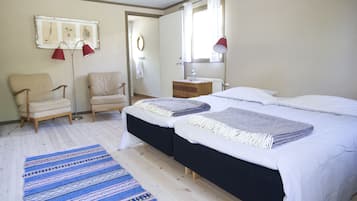Eken, 2 beds | Soundproofing, iron/ironing board, rollaway beds, free WiFi