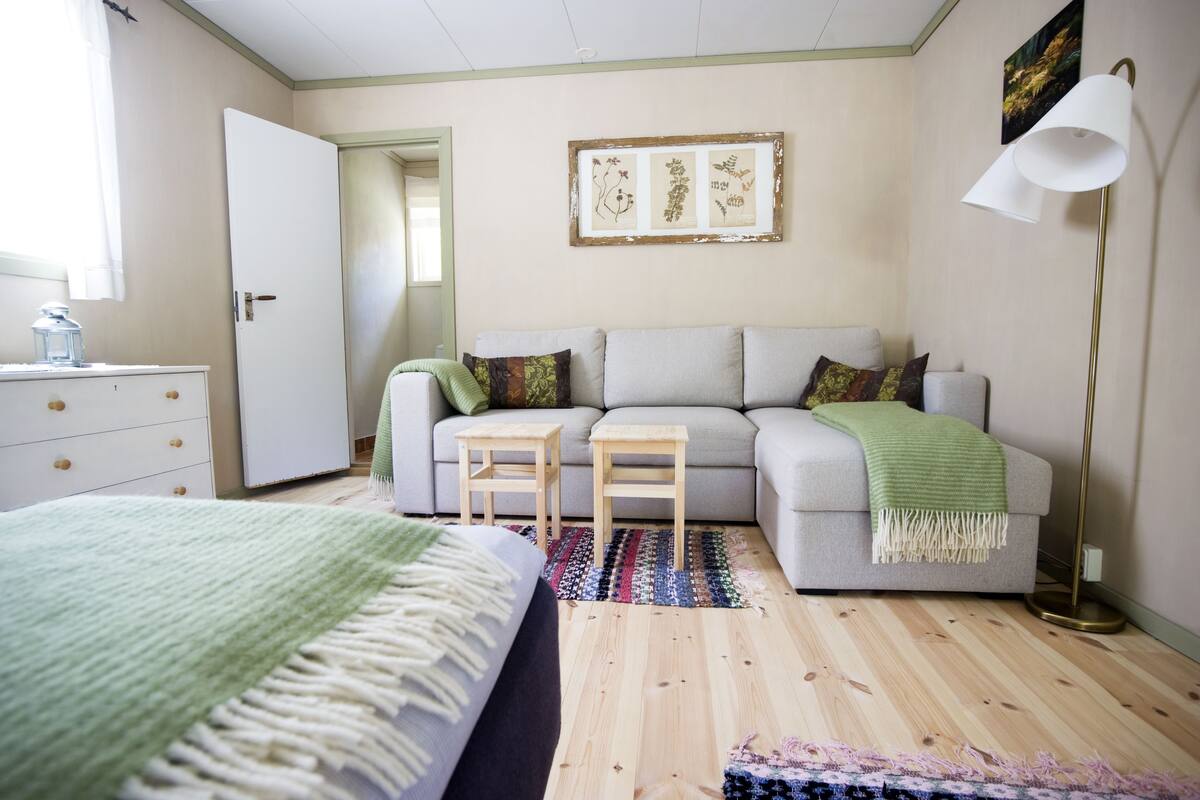 Linden, 4 beds | Soundproofing, iron/ironing board (on request), rollaway beds, free WiFi