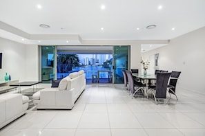 Elite House, 5 Bedrooms, Non Smoking | Living area