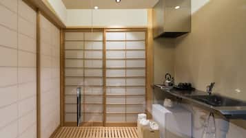 Traditional Apartment | Private kitchenette | Fridge, electric kettle