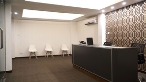 Área de estar no saguão