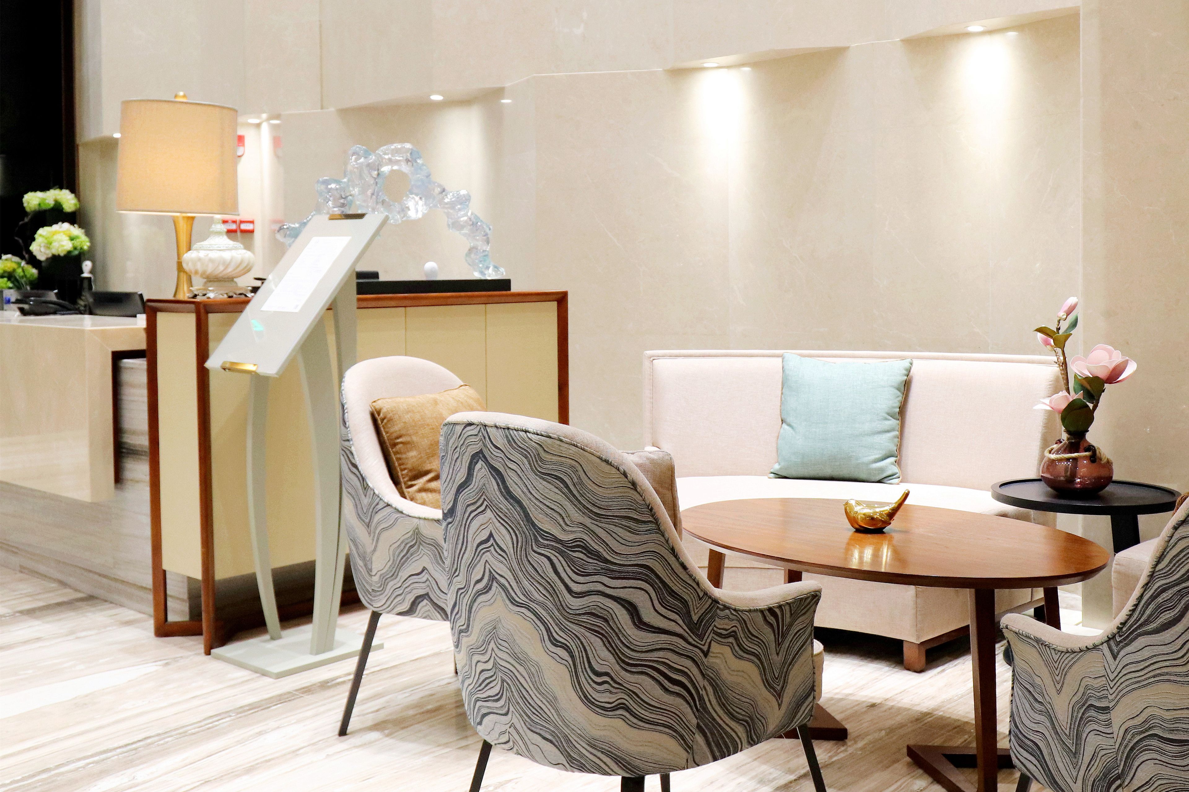Lobby-lounge