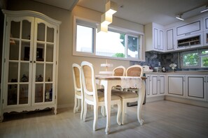 In-room dining - Private Family Homestay - Farm Square (Jeju City)