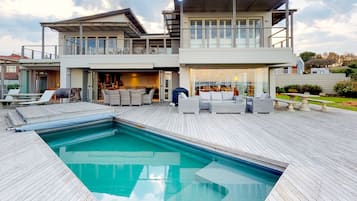 Outdoor pool, pool loungers