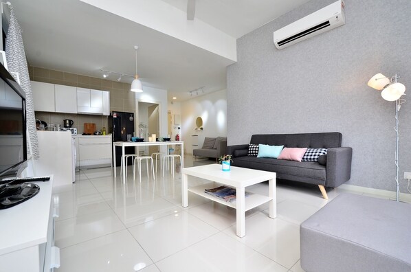 Family Suite, 2 Bedrooms | Living room