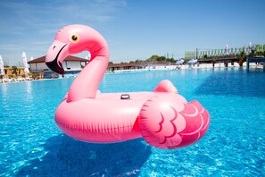 Exterior - Flamingo resort (Belgrade)