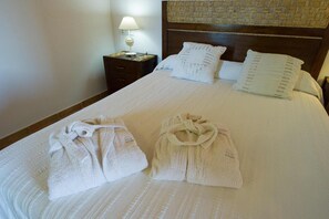 Minibar, in-room safe, desk, free cribs/infant beds - Xarc Agroturismo (Santa Eulalia del Rio)