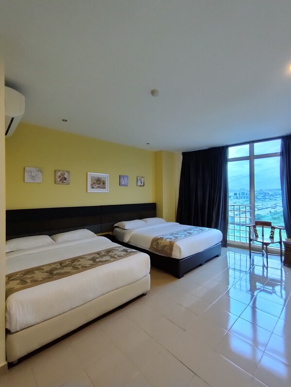 Family Room | Room amenity