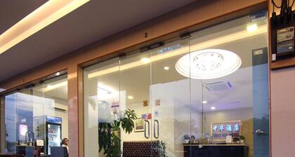 Tiong Hua Hotel