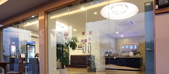 Tiong Hua Hotel