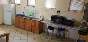 Chalet | Private kitchen - Hartbeespoort Holiday Resort (Hartbeespoort)