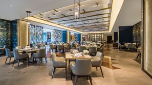 Se ofrece un desayuno bufé (108 CNY por persona)