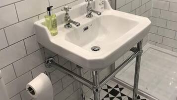 Deluxe Double Room, Ensuite (Super) | Bathroom