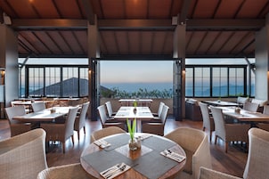 Breakfast, lunch, dinner served; Indonesian cuisine 