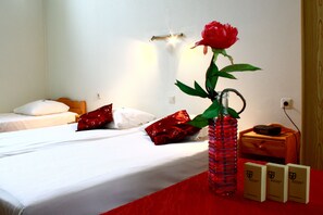 雙人房, 2 張單人床 | 書桌、熨斗/熨衣板、免費無線上網、床單