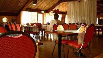 Lunch and dinner served, local and international cuisine