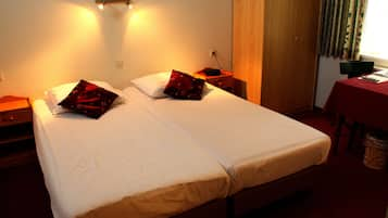 Double Room, 2 Twin Beds, Accessible | Desk, iron/ironing board, free WiFi, bed sheets