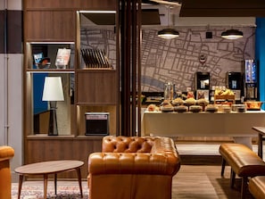 Daily buffet breakfast (GBP 13.50 per person)