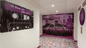 A hallway with a wall-mounted sign indicating Room 401 and a contact number.