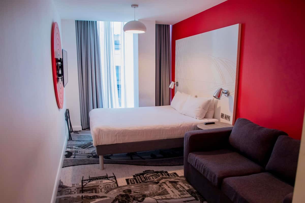 Zimmer, 1 Doppelbett und Schlafsofa | Bettwäsche aus ägyptischer Baumwolle, hochwertige Bettwaren