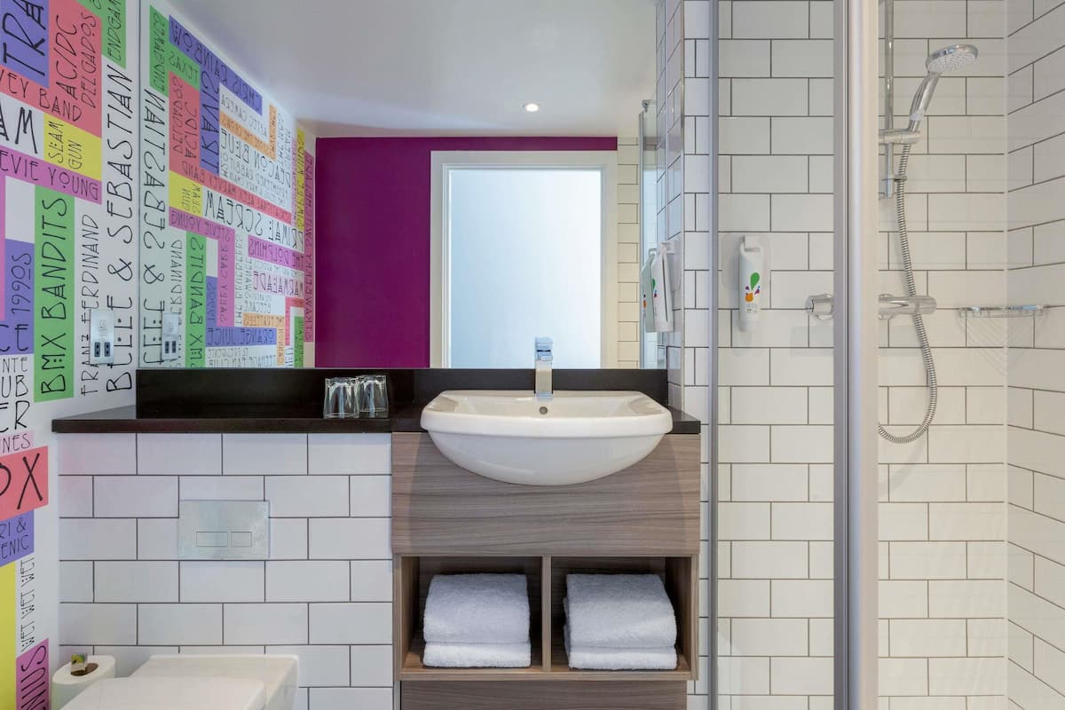 egyptian cotton sheets, premium bedding, soundproofing