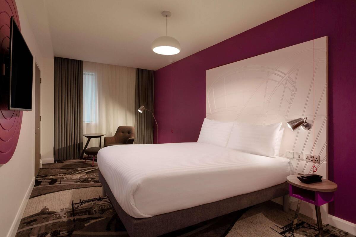 Standard Room, 1 Double Bed, Accessible | Egyptian cotton sheets, premium bedding, blackout drapes, soundproofing