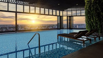 Indoor pool, pool loungers