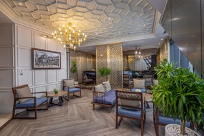 2 bars/lounges, poolside bar