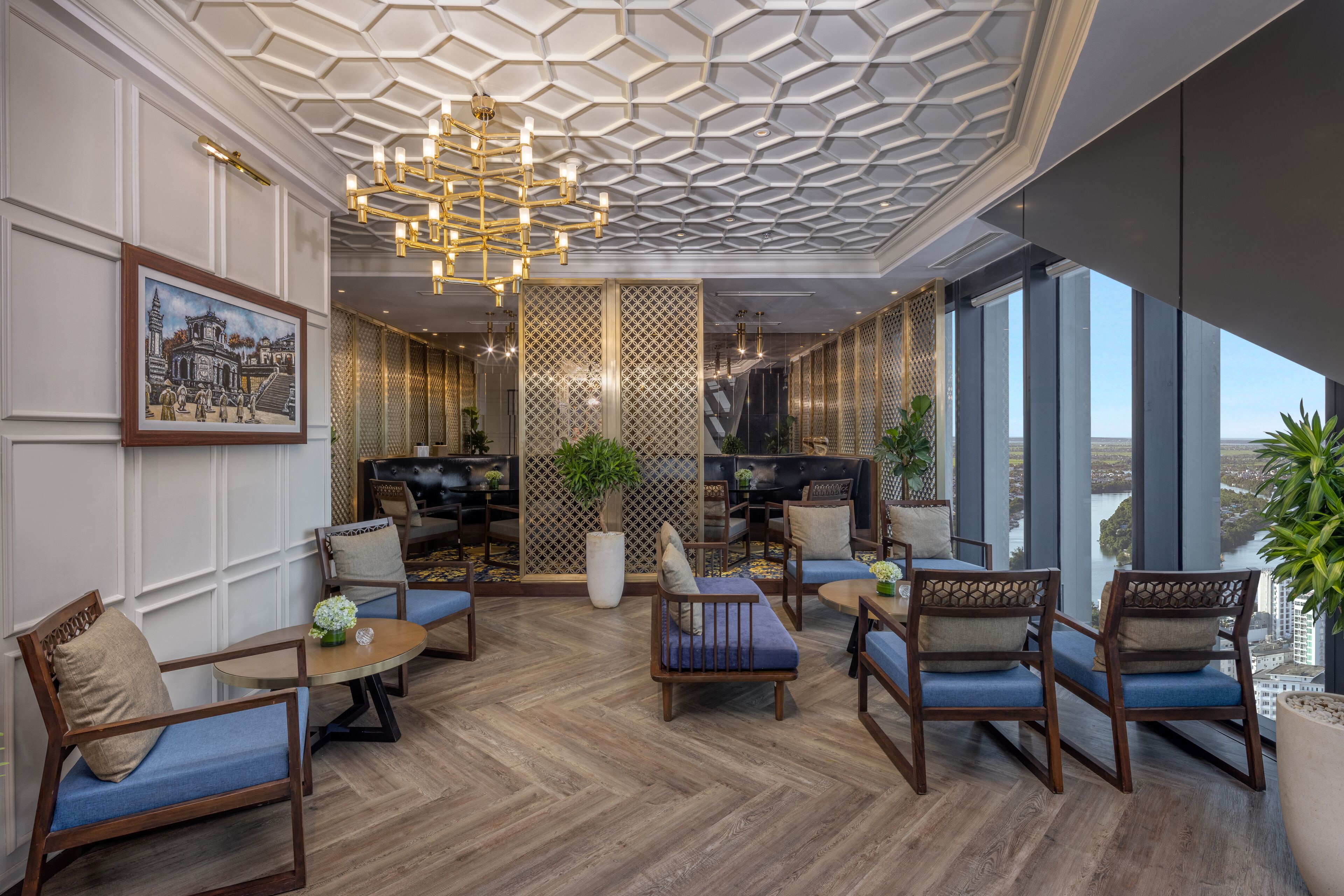 2 bars/lounges, poolside bar