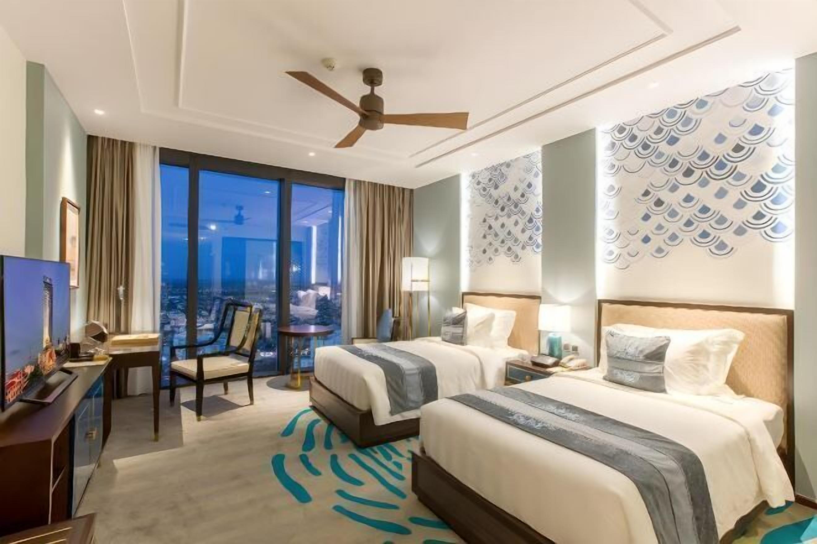 Premium bedding, minibar, in-room safe, desk