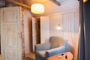 Individually decorated, desk, blackout drapes, soundproofing - Reykjavik Treasure (Reykjavik)