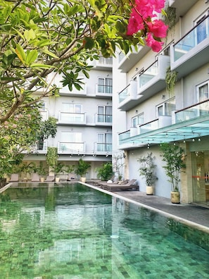 Outdoor pool, open 7:00 AM to 8:00 PM, pool loungers - Kuta Galleria Hotel (Kuta)