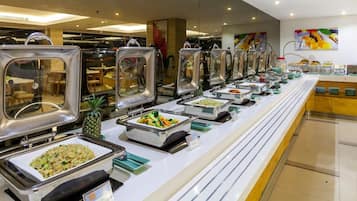 Desayuno buffet (IDR 90000 por persona)