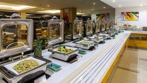 Frukostbuffé varje dag (IDR 90000 per person)
