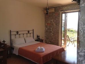 Desk, free cots/infant beds, free WiFi, bed sheets