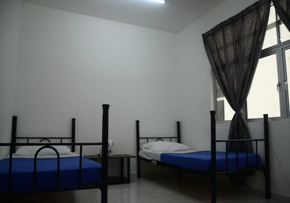 Iron/ironing board, rollaway beds, free WiFi
