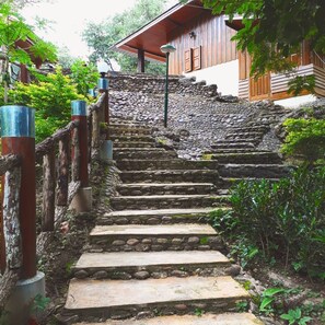 Ban Mae-Hongson - The Creek Garden Huainamrin Resort (Mae Hong Son)