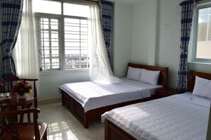 Quadruple Room | Ruang tamu | 40 inci televisyen LED dengan kabel, TV 