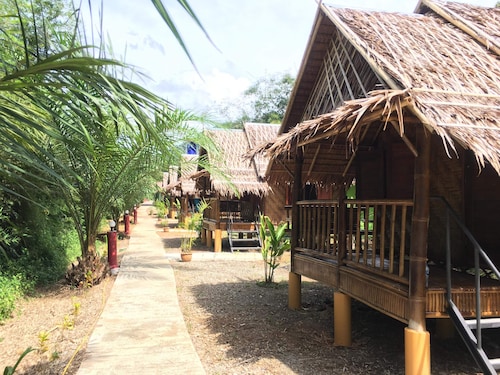 Khaosok Bamboo Huts Resort