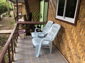Deluxe Bungalow | Balcony - Khaosok Bamboo Huts Resort (Phanom)