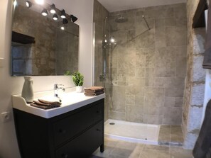 Grand Apartment, 1 Bedroom (de Solminihac) | Bathroom