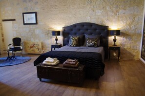 Grand Apartment, 1 Bedroom (de Solminihac) | Individually decorated, individually furnished, blackout drapes - Château de Bouniagues (Bouniagues)