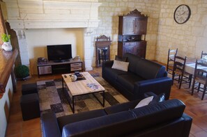 Grand Apartment, 1 Bedroom (de Saint Ours) | Living room - Château de Bouniagues (Bouniagues)