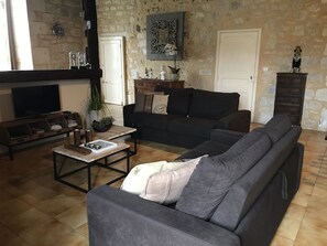 Grand Apartment, 1 Bedroom (de Solminihac) | Living area - Château de Bouniagues (Bouniagues)