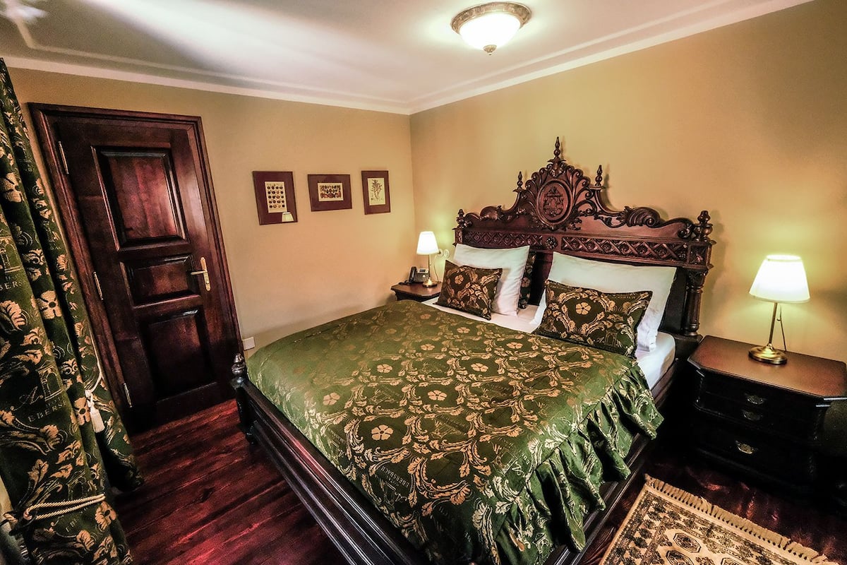 Egyptian cotton sheets, premium bedding, in-room safe