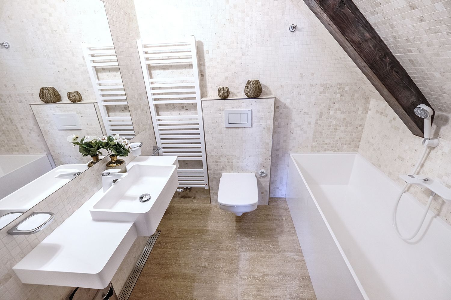 room (deluxe king 305) | bathroom | deep-soaking bathtub, hydromassage showerhead, free toiletries