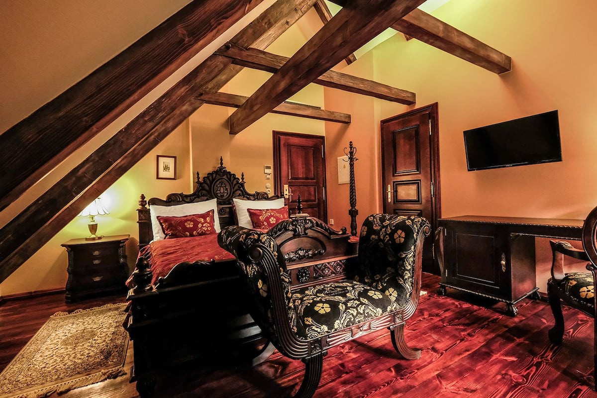 Room (Deluxe King 307) | Egyptian cotton sheets, premium bedding, in-room safe