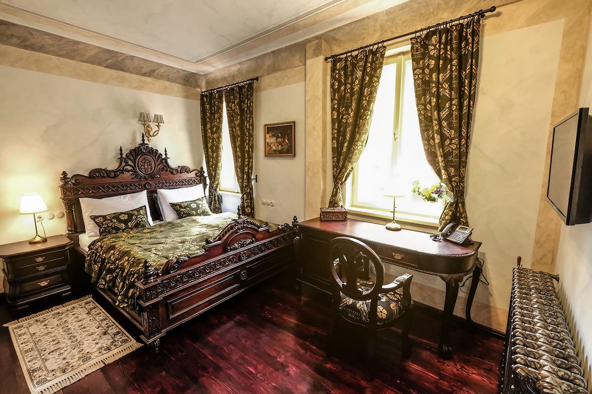 Single Room (Deluxe 209) | Egyptian cotton sheets, premium bedding, in-room safe, blackout curtains